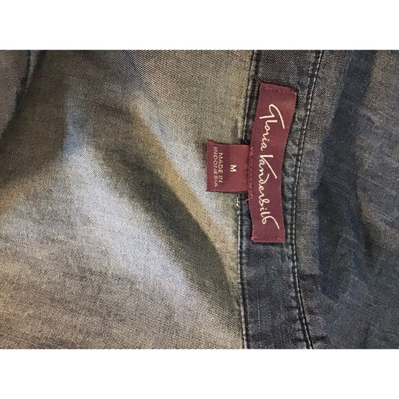 Gloria Vanderbilt, Women’s Button Up Blouse. Size Medium - Picture 7 of 7